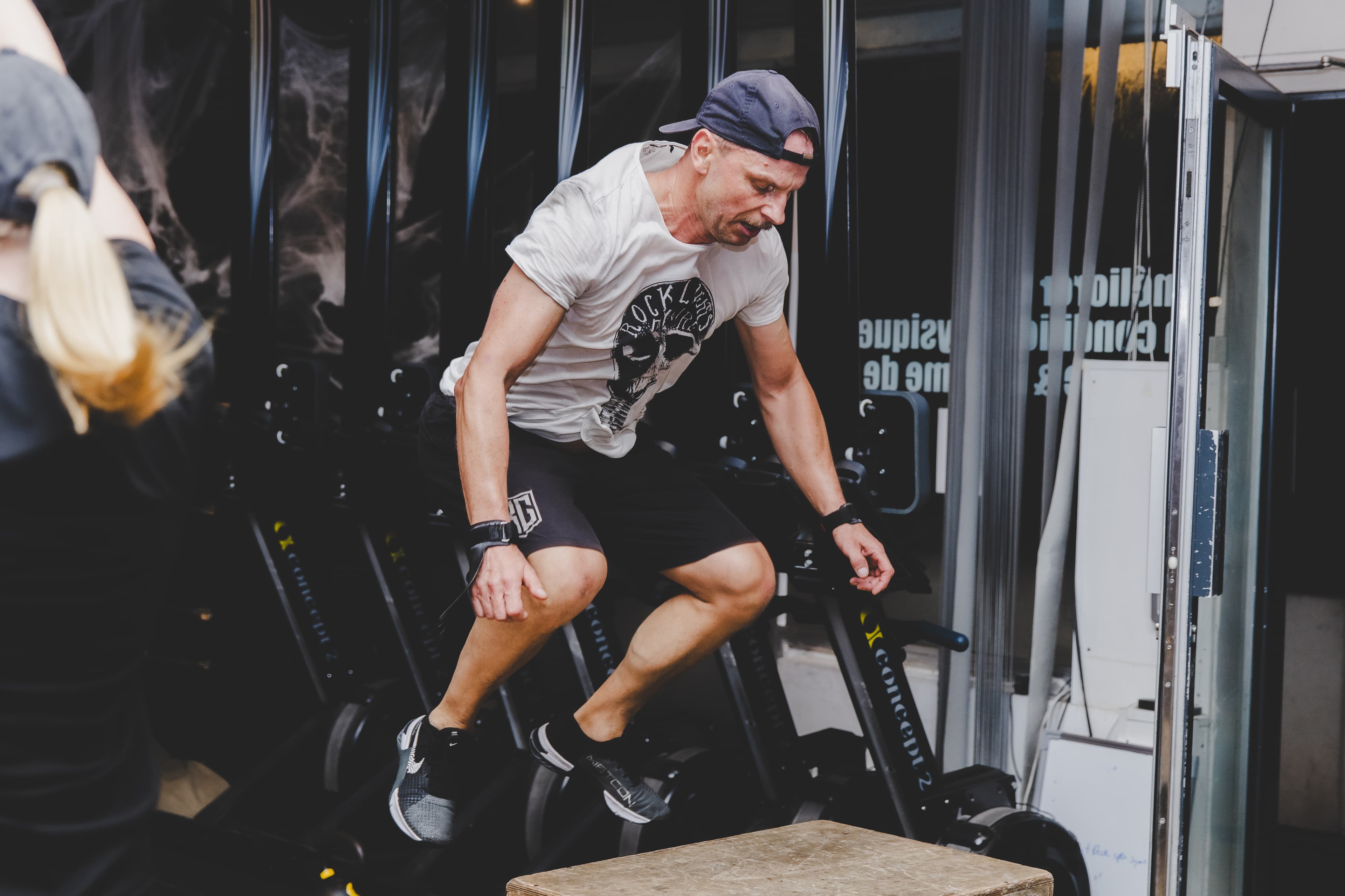 Salle CrossFit Rive Gauche Paris 13 : box jump pendant un WOD